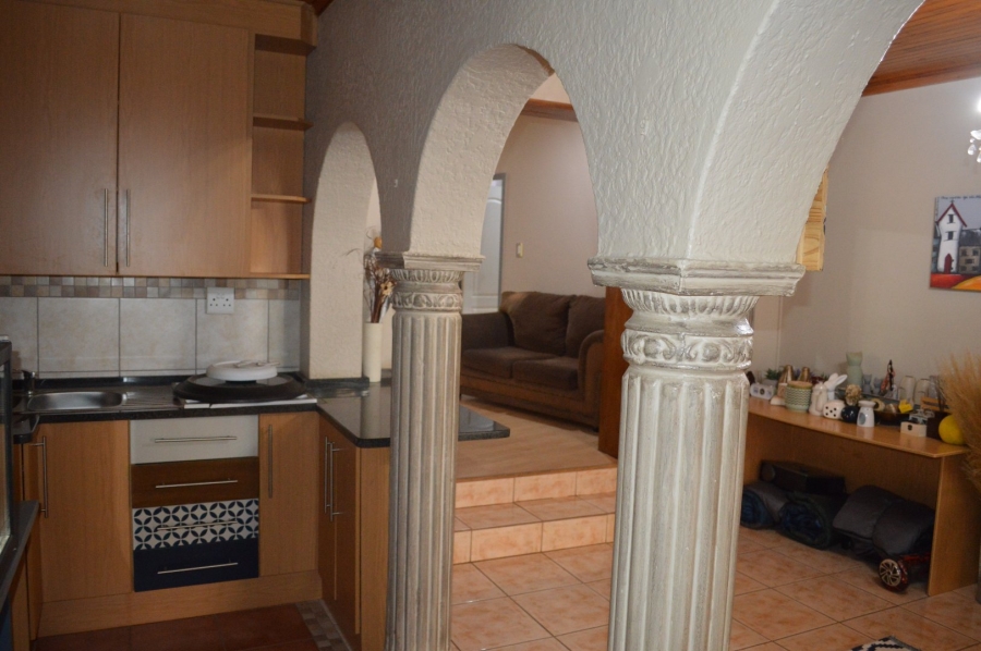 8 Bedroom Property for Sale in Flamwood North West